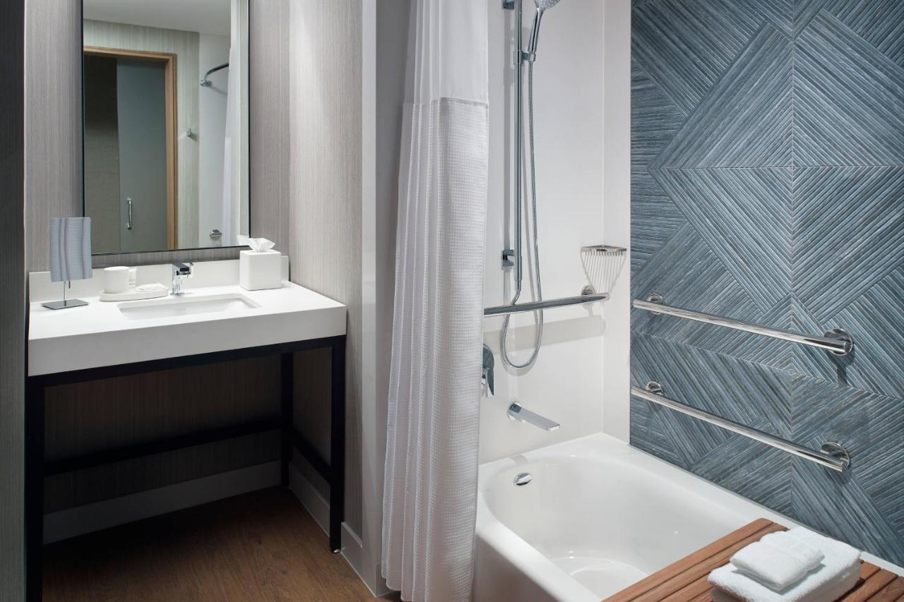 Lexington Marriott City Center Bagian luar foto